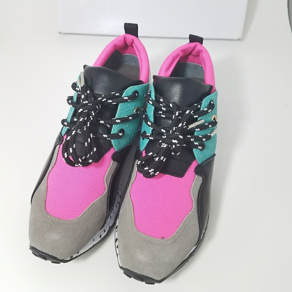 Steve Madden Wild style Cliff Sneaker. WOMANS - Picture 6 of 8